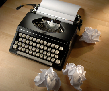typewriter representing blog content creation tips for eCommerce businesses